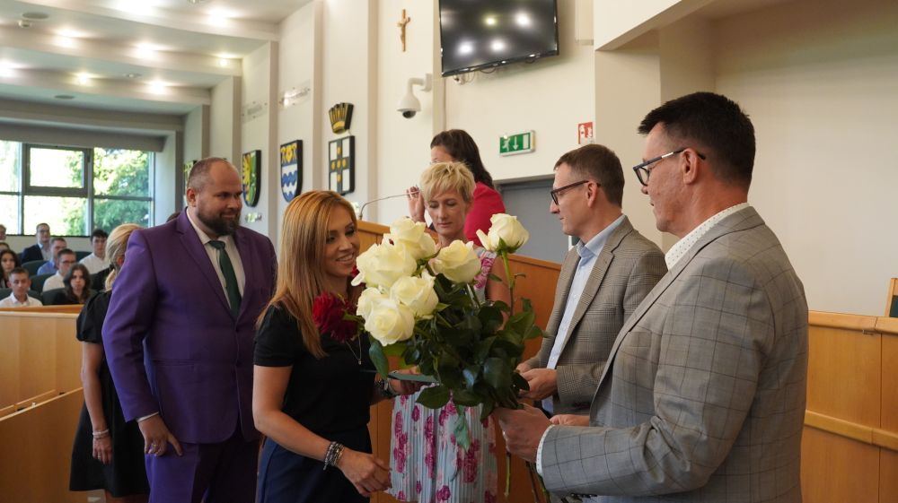 Zdjęcie przedstawia wyróżnionych nauczycieli i uczniów.