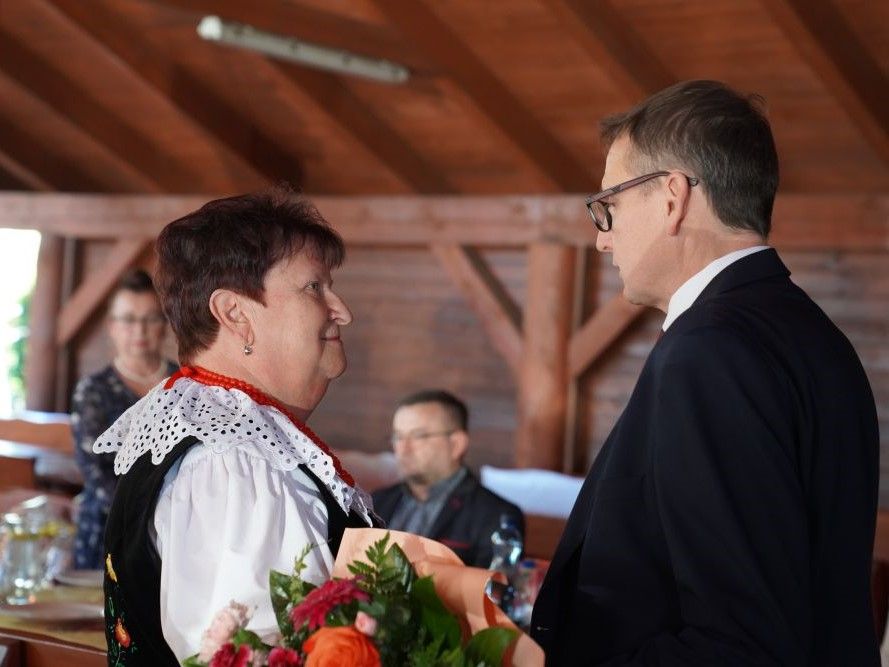 Zdjęcie przedstawia uczwestników obchodów 65-lecia KGW w Ruptawie