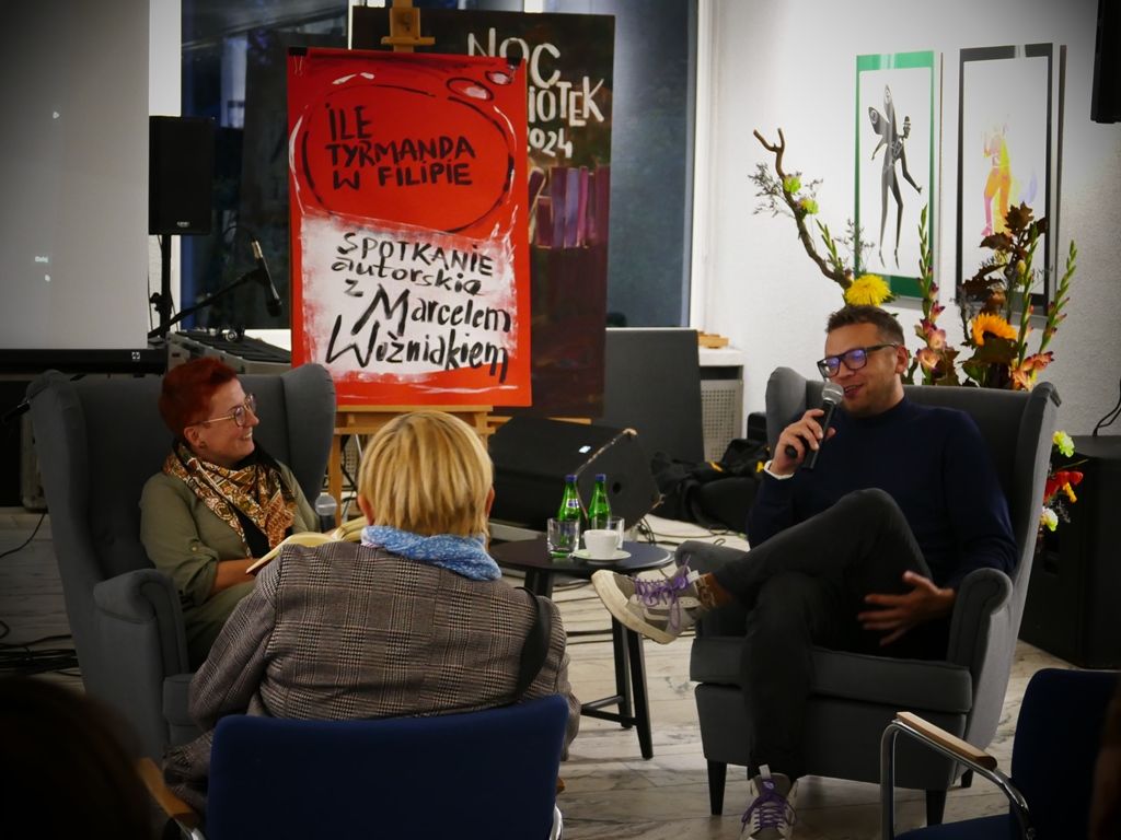 Zdjęcie przedstawia uczestników podczas wydarzenie "Moc Bibliotek"