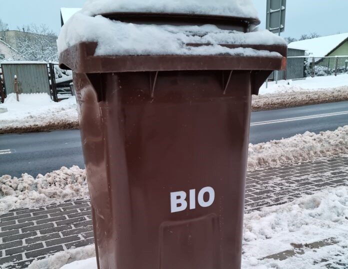 Grafika przedstwia kosz na śmieci