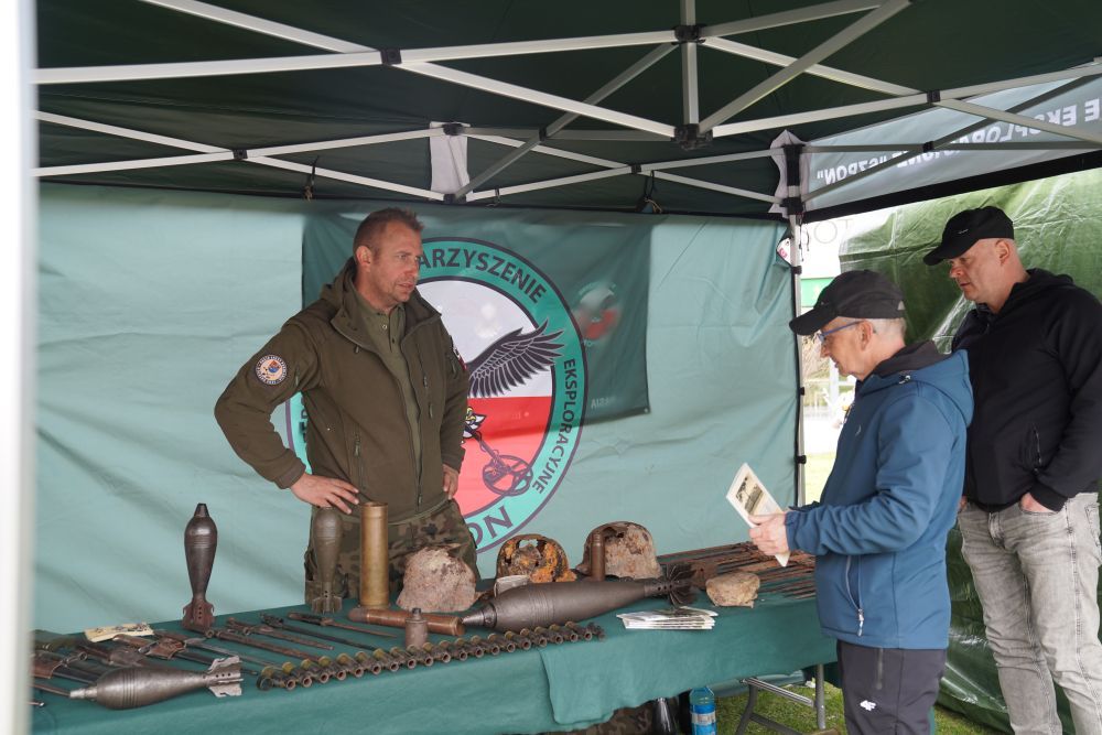 Zjęcie przedstawia uczestników wydarzenia "Bura Suka"