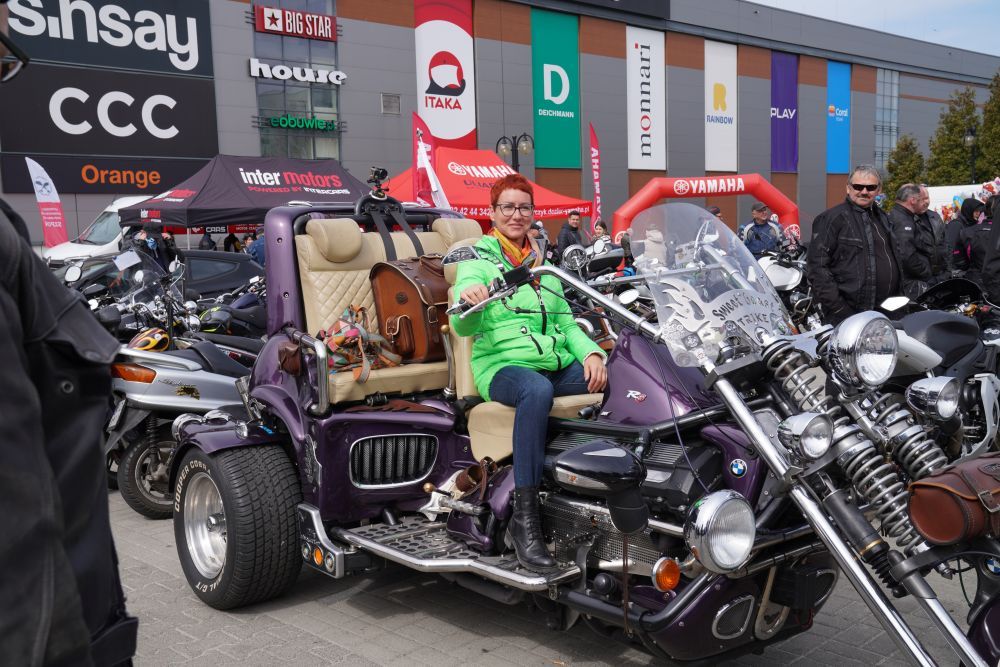 Zjęcie przedstawia uczestników wydarzenia "Bura Suka"