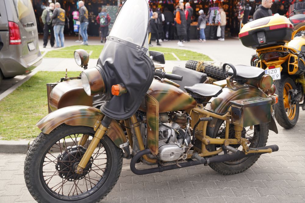 Zjęcie przedstawia uczestników wydarzenia "Bura Suka"