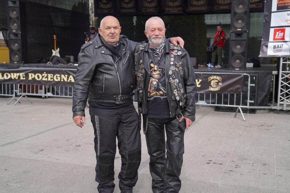 Zjęcie przedstawia uczestników wydarzenia "Bura Suka"