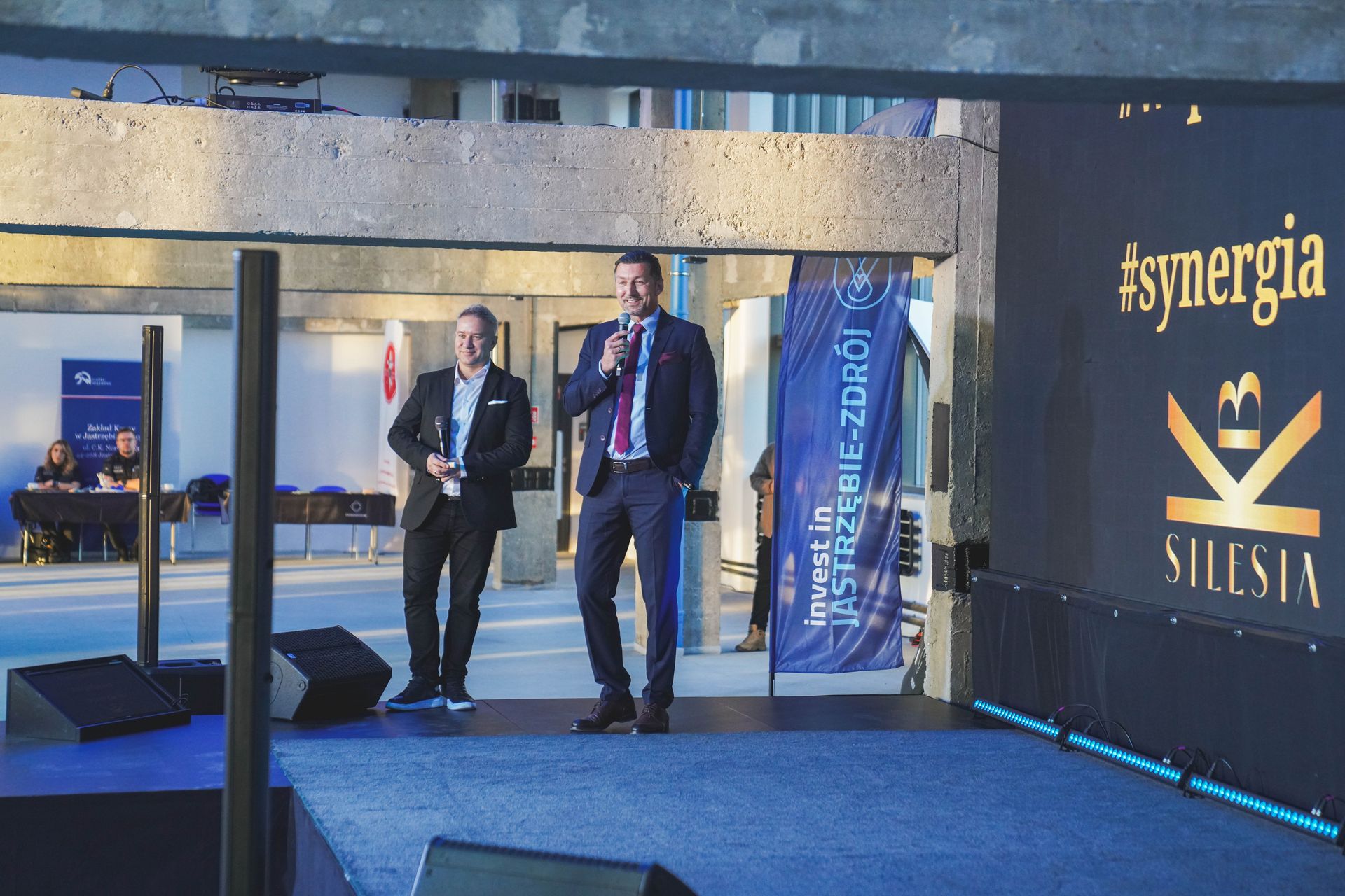 prelegenci na scenie