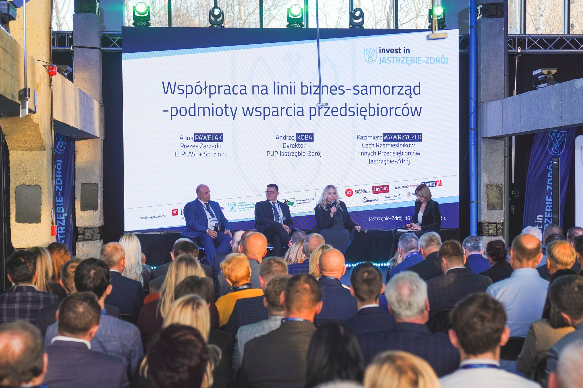 panel dyskusyjny z udziałem 3 osób