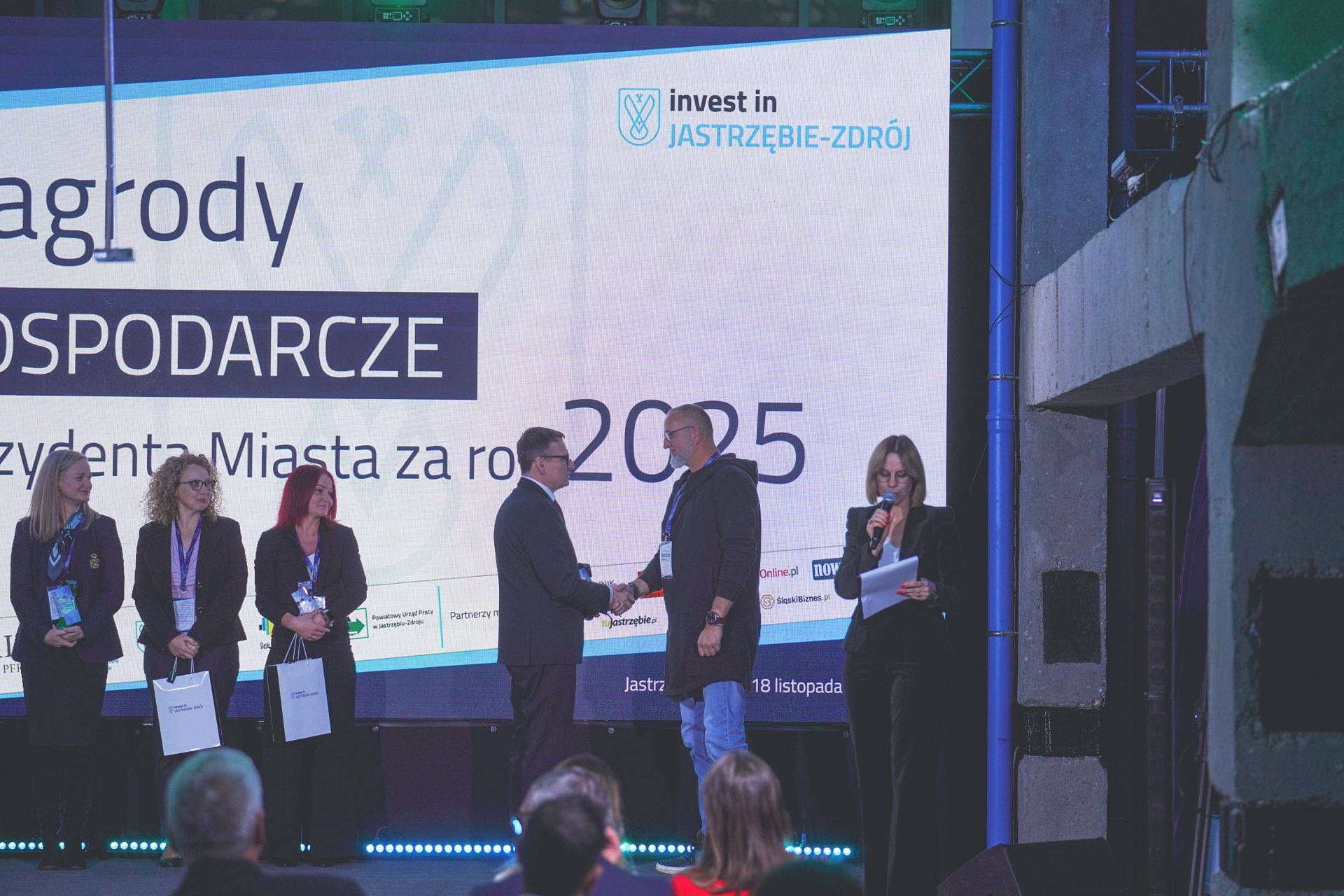 Laureaci nagród prezydenta na scenie