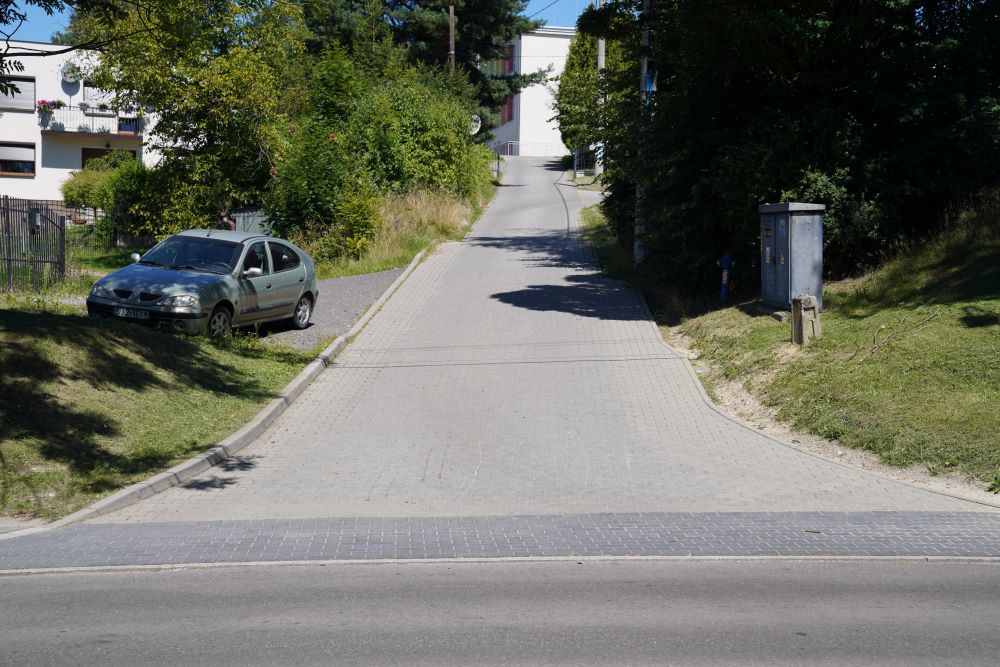 Droga dojazdowa do Zespołu Szkolno-Przedszkolnego nr 1