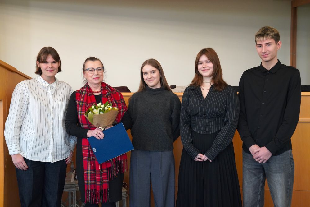 Zdjęcie przedstawia II Sesję Młodzieżowej Rady Miasta.