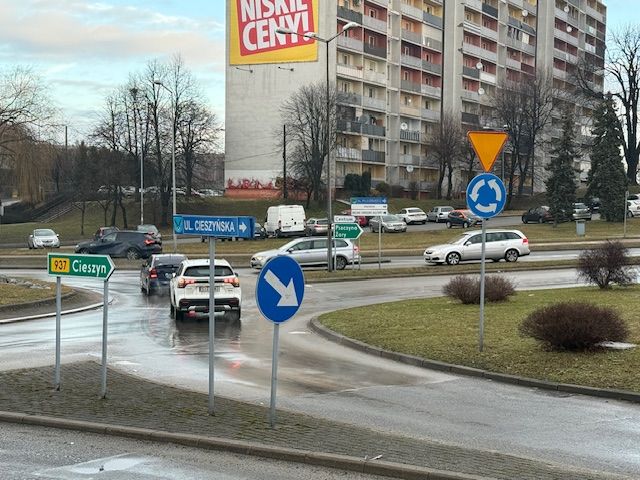 widok na rondo przy ulicy Cieszyńskiej i al. J.Piłsudskiego