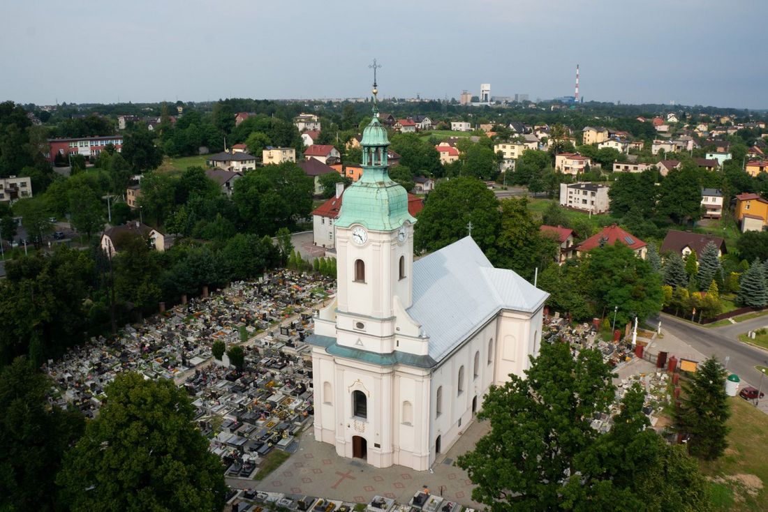 widok z góry na kościół p.w. św. Katarzyny w Jastrzębiu-Zdroju