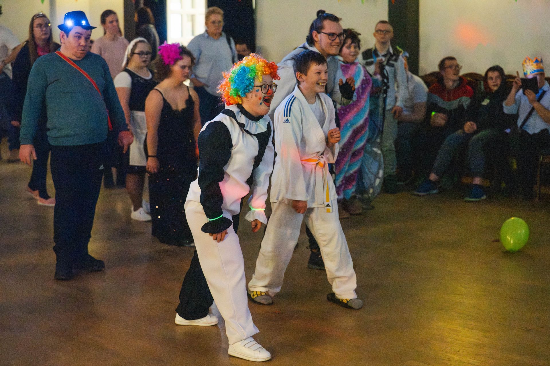 wspólny układ taneczny uczestników balu