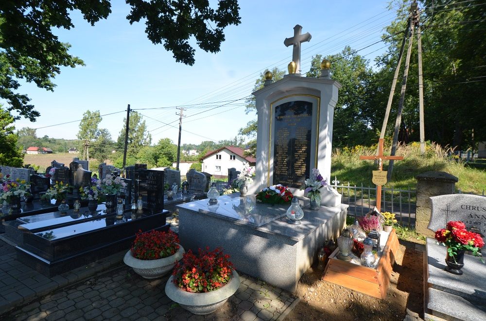 Grób zbiorowy wojenny poległych w czasie I wojny światowej. 