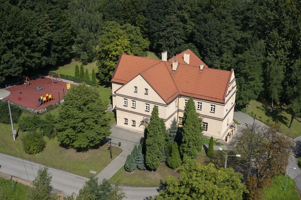 Dwór obronny w Bziu, zdjęcie z drona