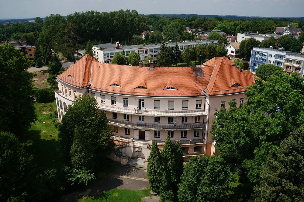Sanatorium im. Józefa Piłsudzkiego, zdjęcie z drona, tył budynku